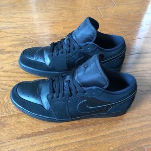 Jordan 1 Low Triple Black